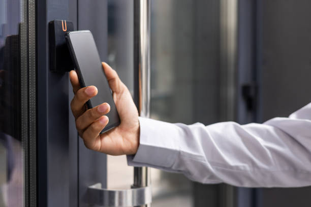 Electronic locks for hotels and access control with NFC and BLE